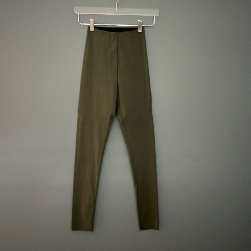 Never worn Commando army green leggings